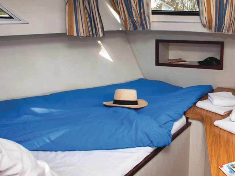 Le Boat Corvette B między profesjonalistami a osobami prywatnymi w Decize