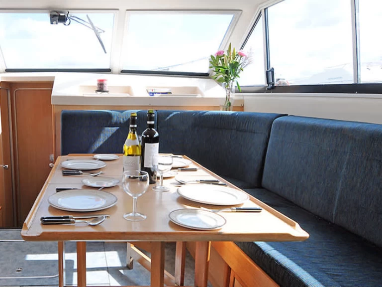 Le Boat Shannon Star między profesjonalistami a osobami prywatnymi w Carrick-on-Shannon