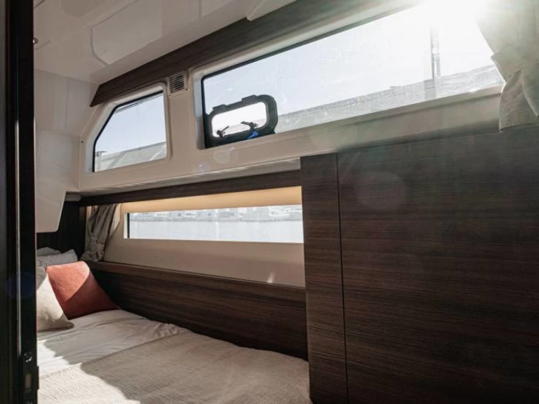 Le Boat Liberty między profesjonalistami a osobami prywatnymi w Vinkeveen