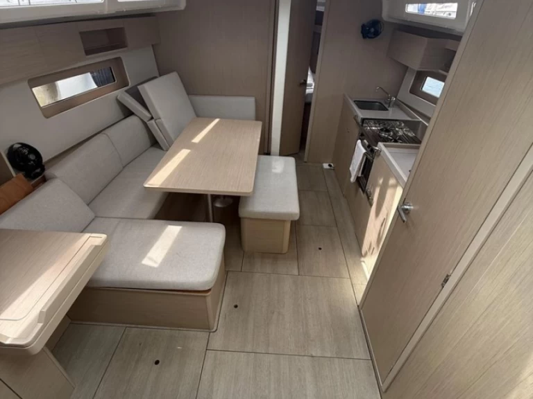 Wynajmij Bénéteau Oceanis 37.1 w Kos