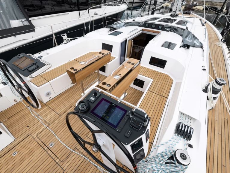 Bavaria Bavaria C46 między profesjonalistami a osobami prywatnymi w Pirovac