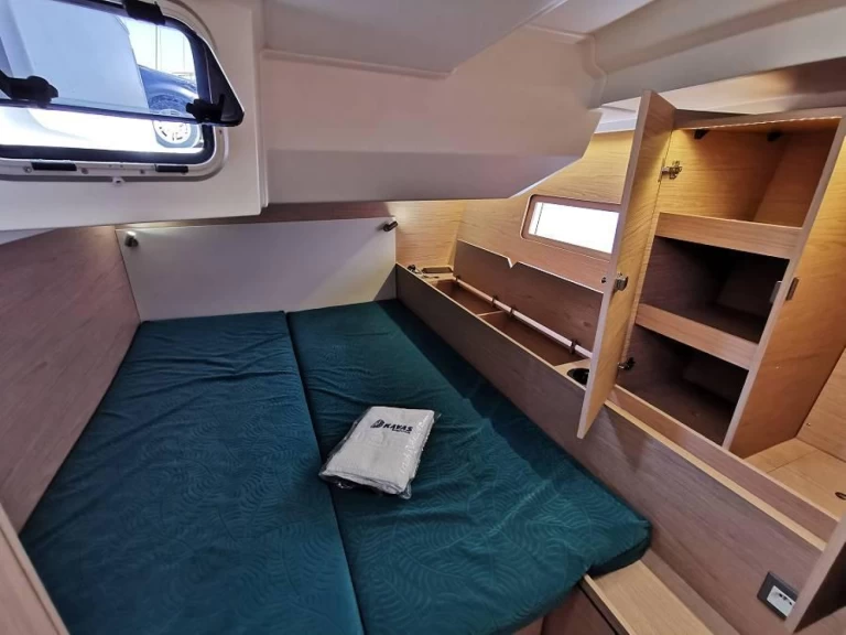 Wynajmij Bénéteau Oceanis 51.1 w Nikiána