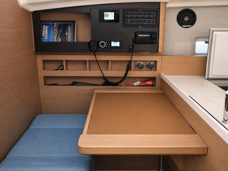 Wynajem Żaglowiec w Nettuno - Jeanneau Sun Odyssey 410