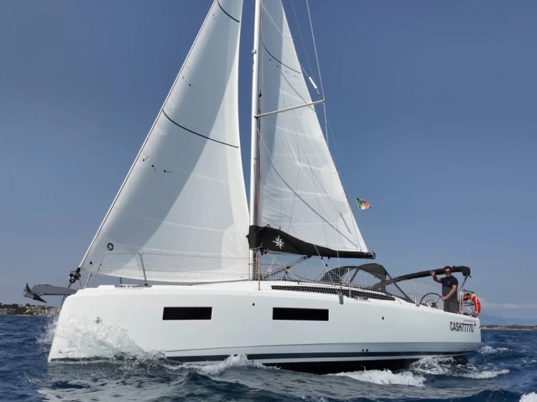 Wynajmij Jeanneau Sun Odyssey 380 w Nettuno
