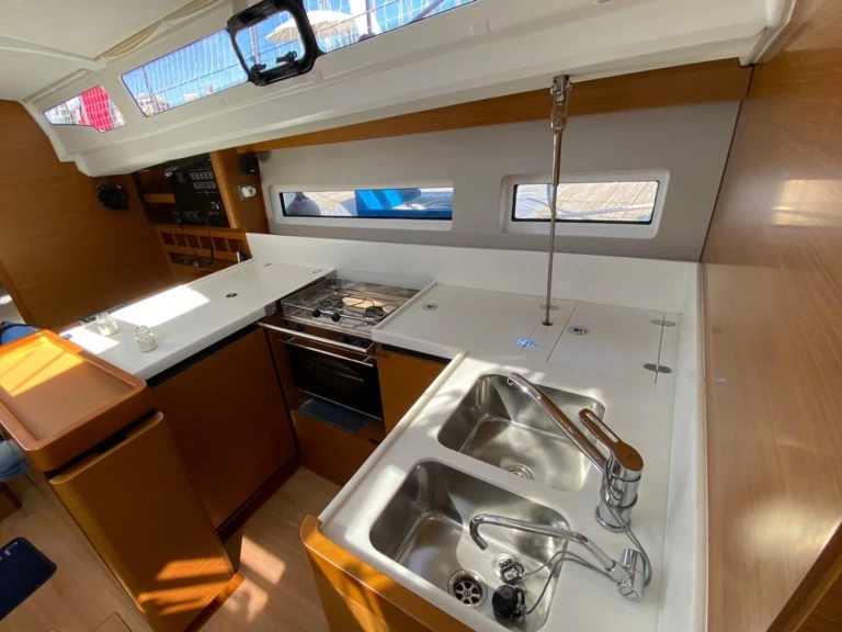 Wynajem łodzi Jeanneau Sun Odyssey 440 w Nettuno na SamBoat 