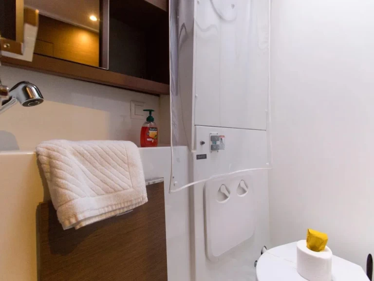 Wynajem Katamaran Lagoon z patentem 