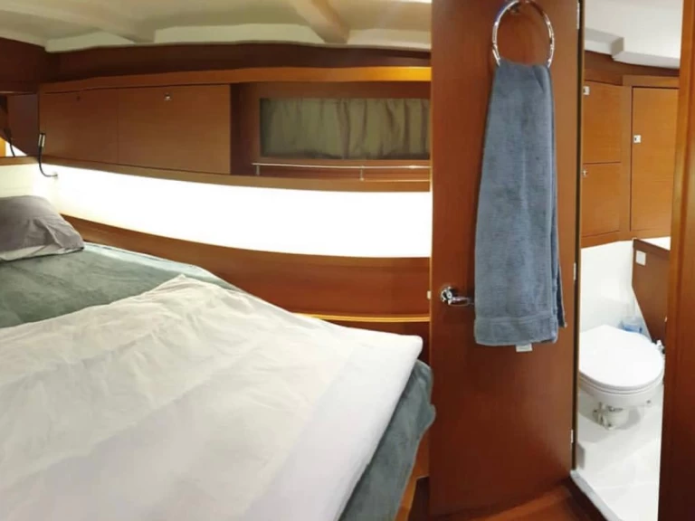 Wynajem Żaglowiec Bénéteau z patentem 