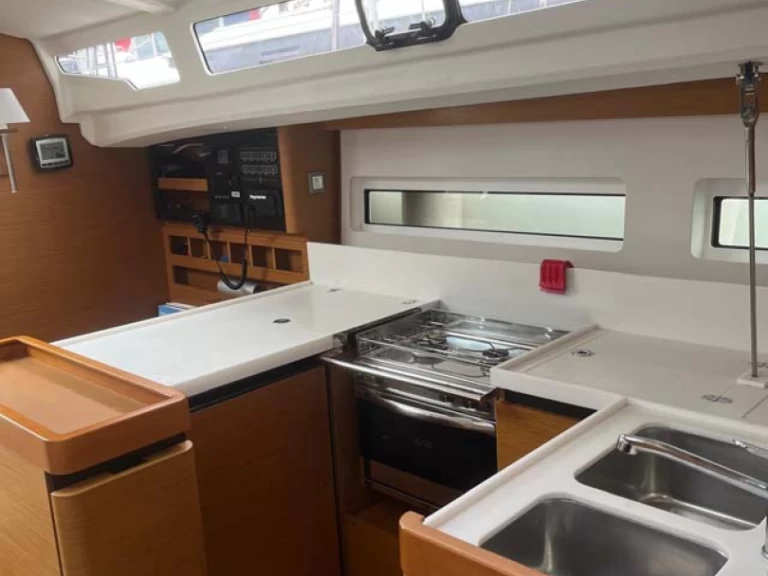 Wynajem łodzi Jeanneau Sun Odyssey 440 w Castellammare di Stabia na SamBoat 