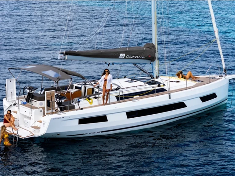 Wynajmij Dufour Dufour 44 w Alimos