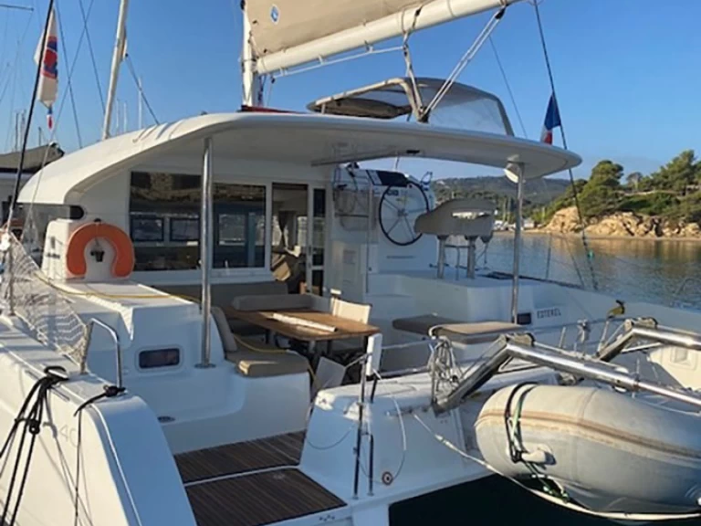 Wynajem Katamaran Lagoon z patentem 