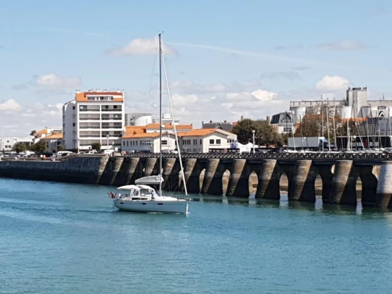 Bénéteau Oceanis 45 między profesjonalistami a osobami prywatnymi w San Miguel De Abona