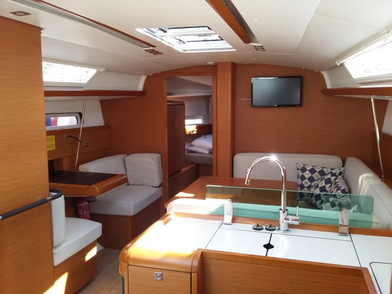 Jeanneau Sun Odyssey 419 między profesjonalistami a osobami prywatnymi w Palamos
