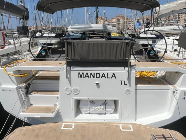 Żaglowiec do wynajmu w Hyeres w najlepszej cenie