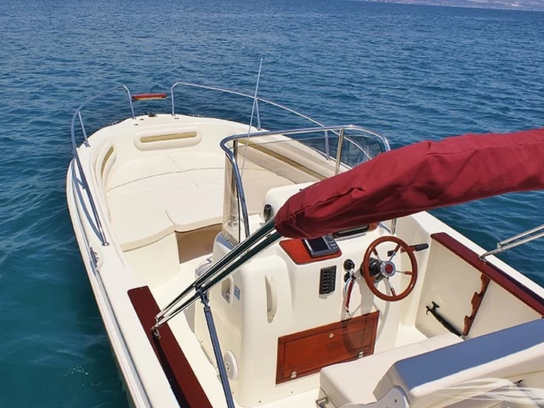 Wynajmij Mingolla Brava 22 w Trogir