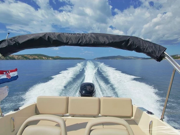 Wynajem łodzi Trogir tanio Quicksilver 675 Activ Open