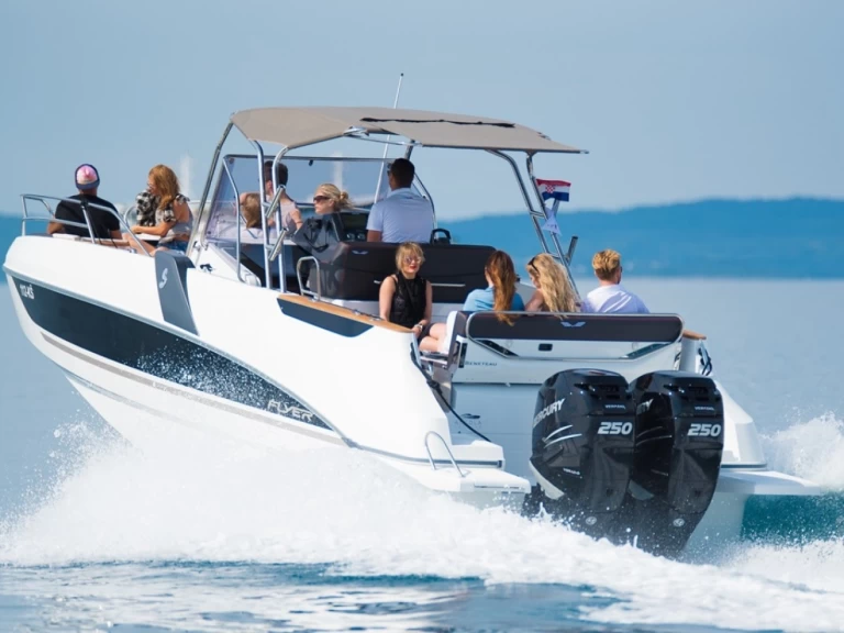 Wynajem łodzi Bénéteau Flyer 8.8 SPACEdeck w Trogir na SamBoat 