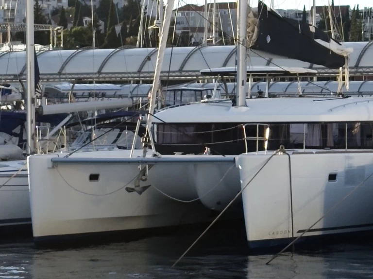 Wynajmij Lagoon Lagoon 450 Sport Top w Rogoznica