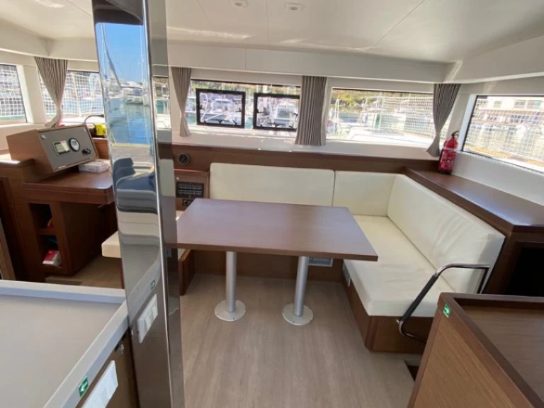 Wynajmij Katamaran z lub bez skippera Lagoon w Capo d'Orlando