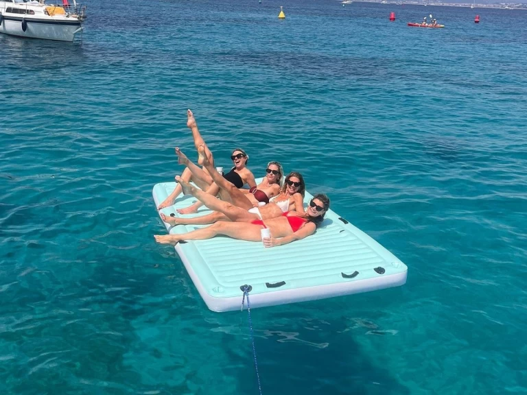 Wynajmij Four Winns Sundowner 285 w Cannes