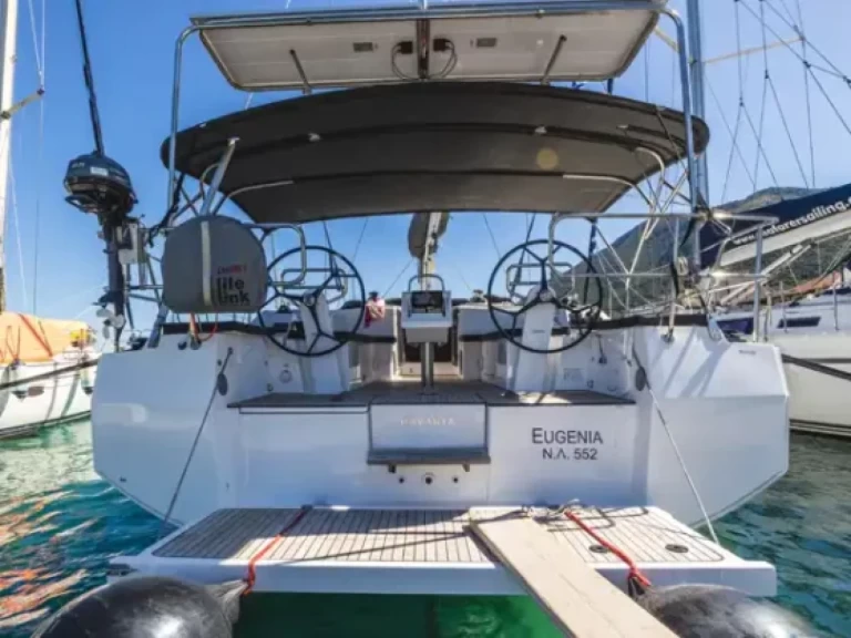 Wynajmij Żaglowiec z lub bez skippera Bavaria w Nikiána