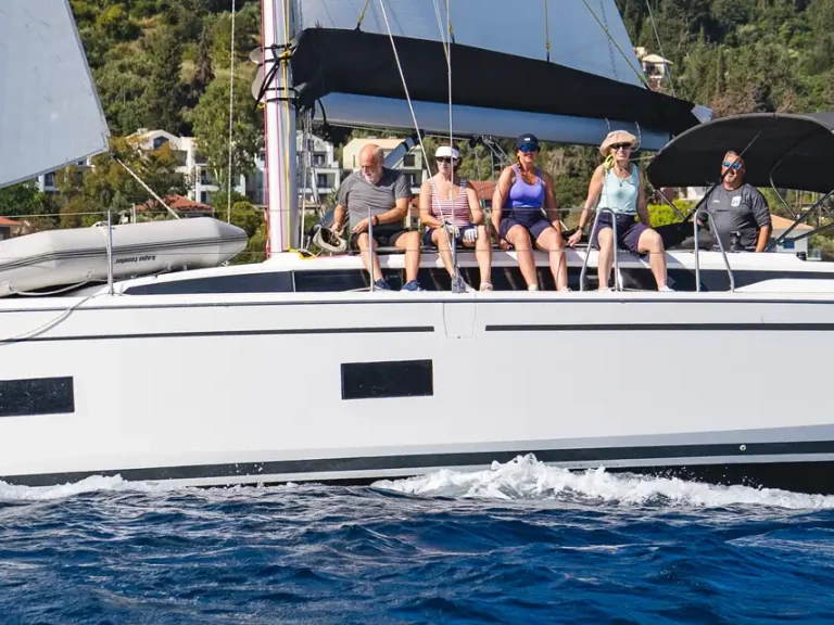 Wynajem Żaglowiec Bavaria z patentem 