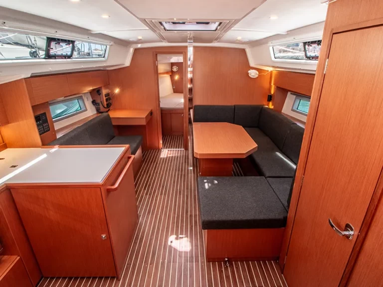 Wynajmij Bavaria Bavaria C42 w Nikiána