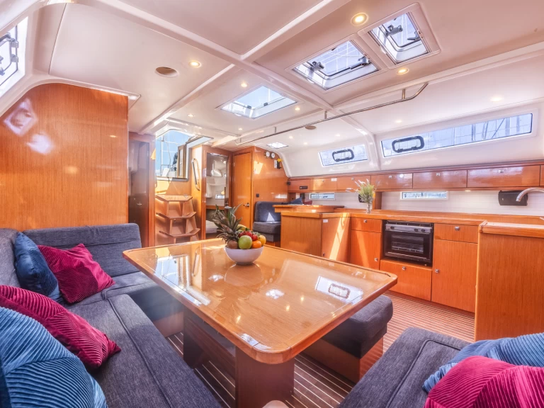 Wynajem Żaglowiec Bavaria z patentem 