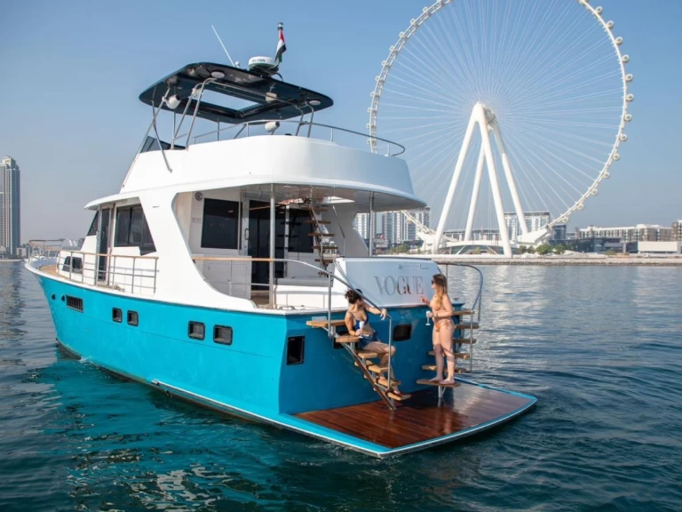 Hatteras 64ft między profesjonalistami a osobami prywatnymi w Dubai Marina