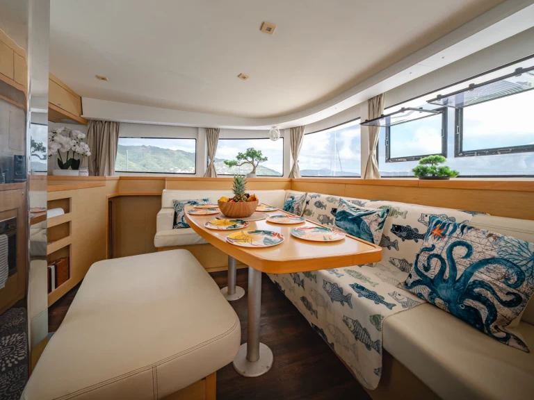 Wynajem Katamaran Lagoon z patentem 