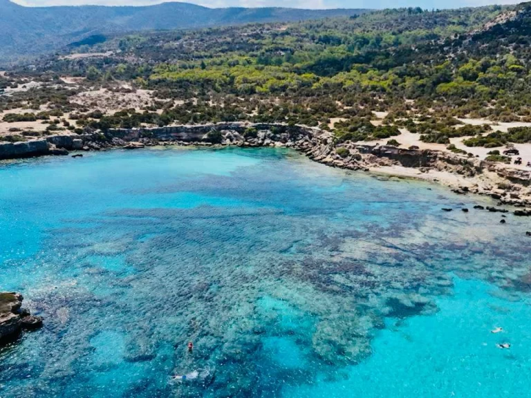 Tempest 570 między profesjonalistami a osobami prywatnymi w Latchi