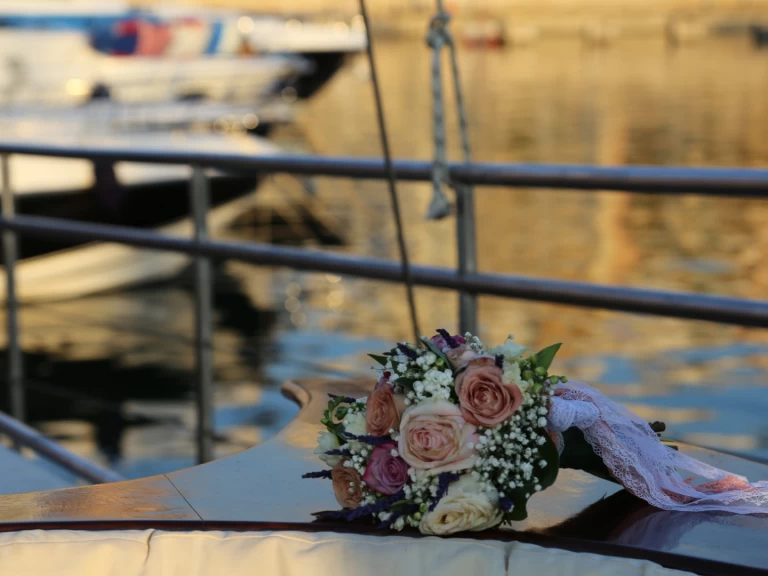 Custom Made OMEGA między profesjonalistami a osobami prywatnymi w Ateny