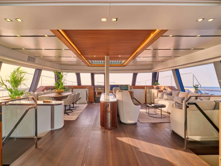 Fountaine Pajot ALOIA  80 między profesjonalistami a osobami prywatnymi w Nea Peramos