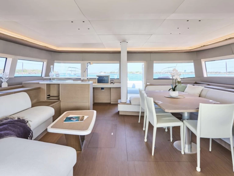 Lagoon AMAREA między profesjonalistami a osobami prywatnymi w Ateny