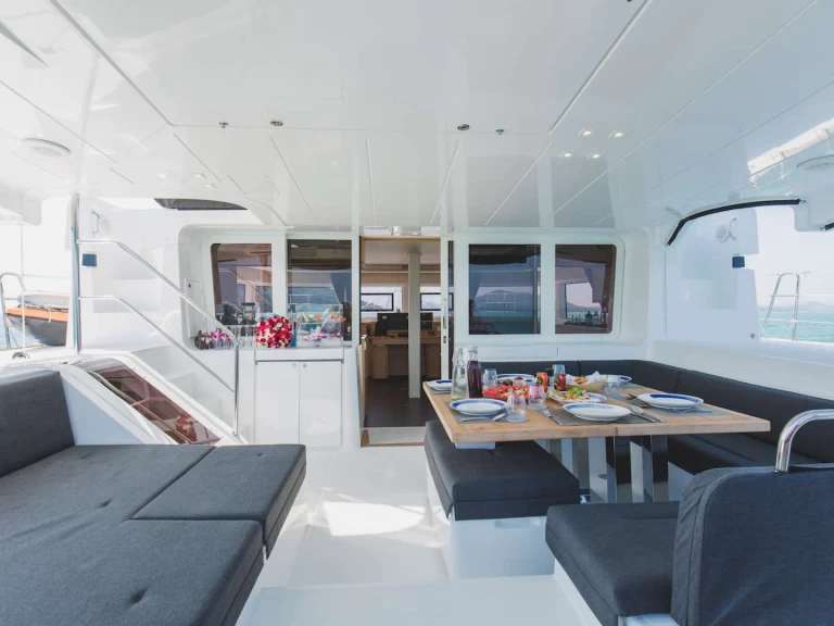 Lagoon Blue Moon między profesjonalistami a osobami prywatnymi w Phuket (City)