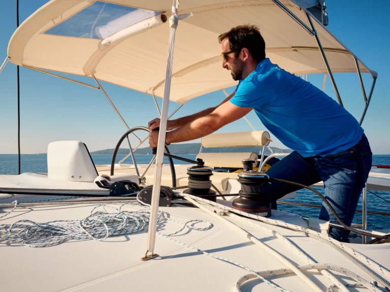 Wynajem Katamaran Lagoon z patentem 