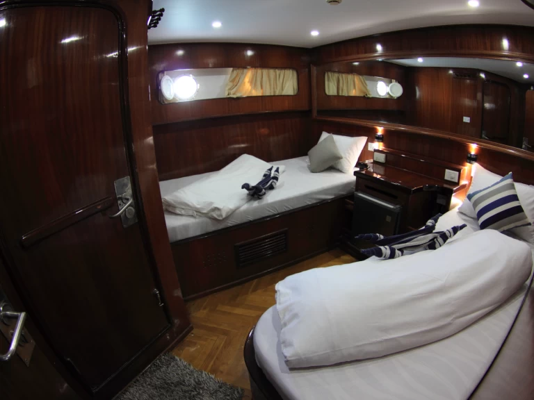 Wynajem Luksusowy jacht  z patentem 