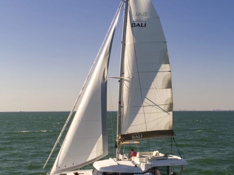 Wynajem Katamaran Bali z patentem 