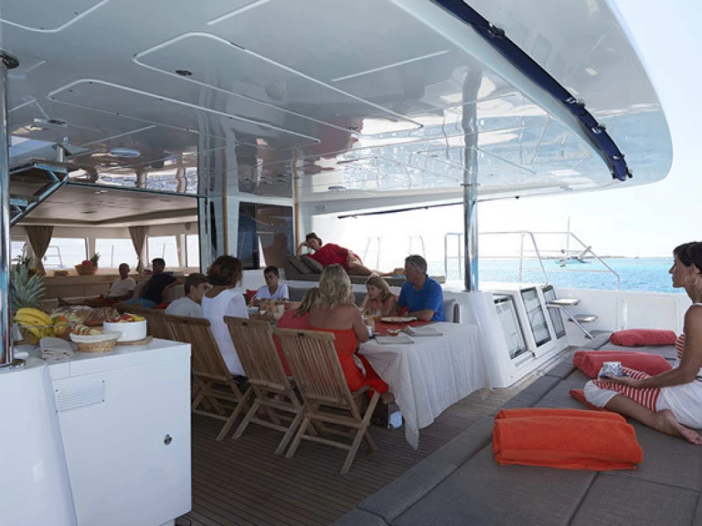 Lagoon Lagoon 620 między profesjonalistami a osobami prywatnymi w Saint-Mandrier-sur-Mer