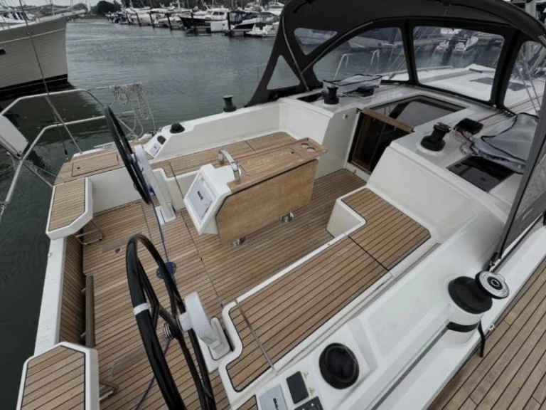 Bavaria Bavaria C42 między profesjonalistami a osobami prywatnymi w Skiathos