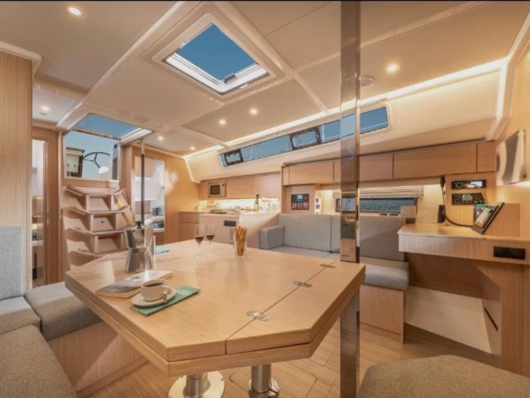 Wynajmij Bavaria Bavaria C42 w Skiathos