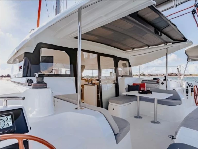 Excess Excess 11 między profesjonalistami a osobami prywatnymi w Lefkáda