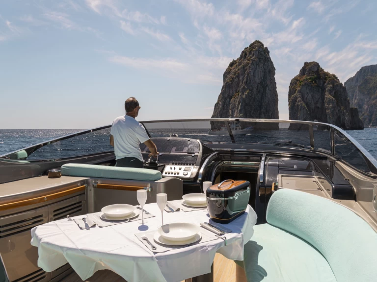 Wynajmij Riva RIVALE 52 w Włochy