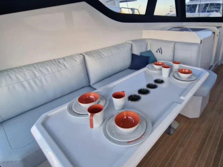 Motorówka do wynajmu w Cogolin w najlepszej cenie