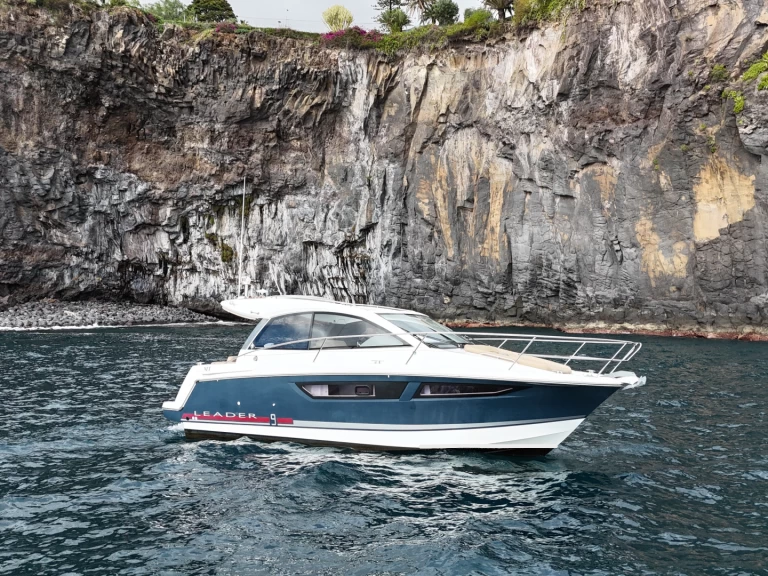 Wynajem Motorówka Jeanneau z patentem 