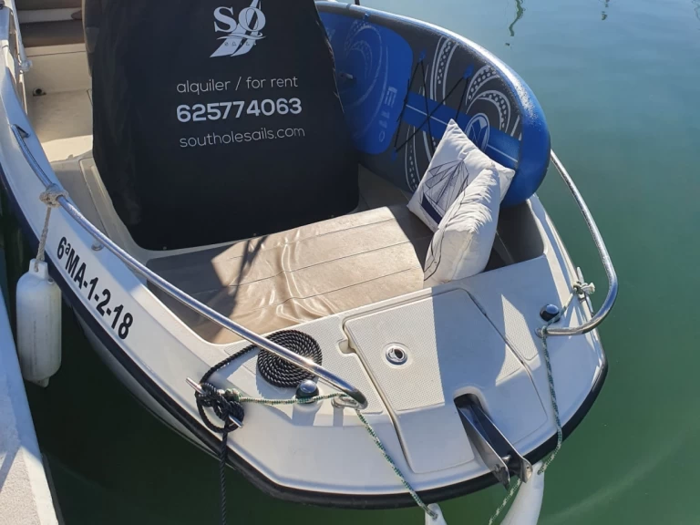 Quicksilver Activ 555 Open między profesjonalistami a osobami prywatnymi w Estepona