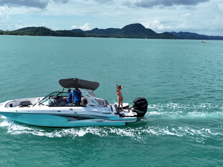 Wynajem Motorówka Monterey z patentem 