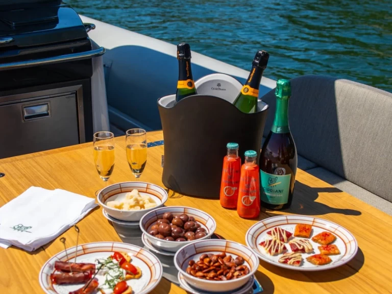 Wynajmij Motorówka z lub bez skippera Sacs w Phuket (City)