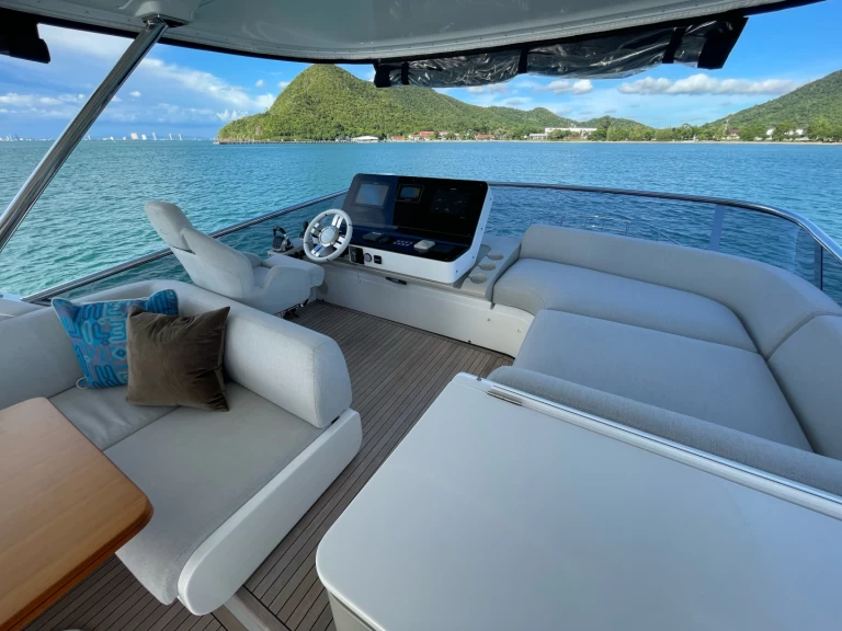 Azimut Azimut 60 Fly między profesjonalistami a osobami prywatnymi w Phuket (City)