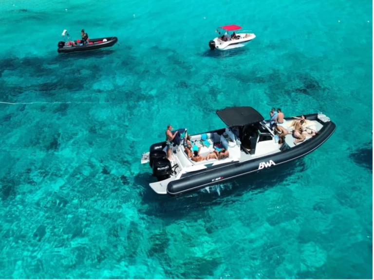 Wynajem Łódż półsztywna w La Maddalena - Bwa 33 GTO SPORT