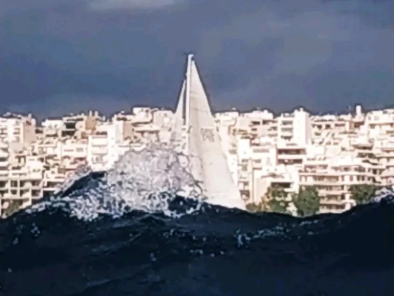 Wynajem łodzi Ateny tanio Grand Soleil 37 Race